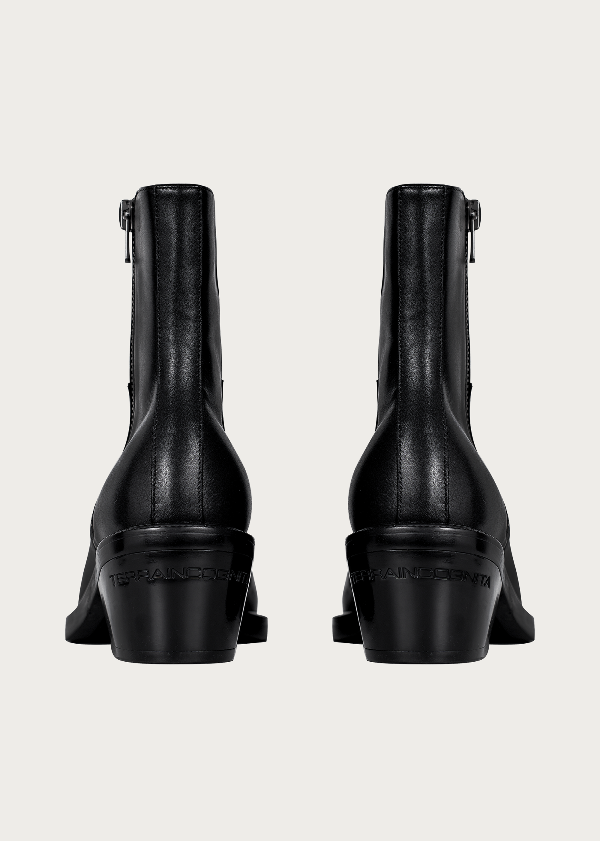 Chelsea boots Square-toe Black