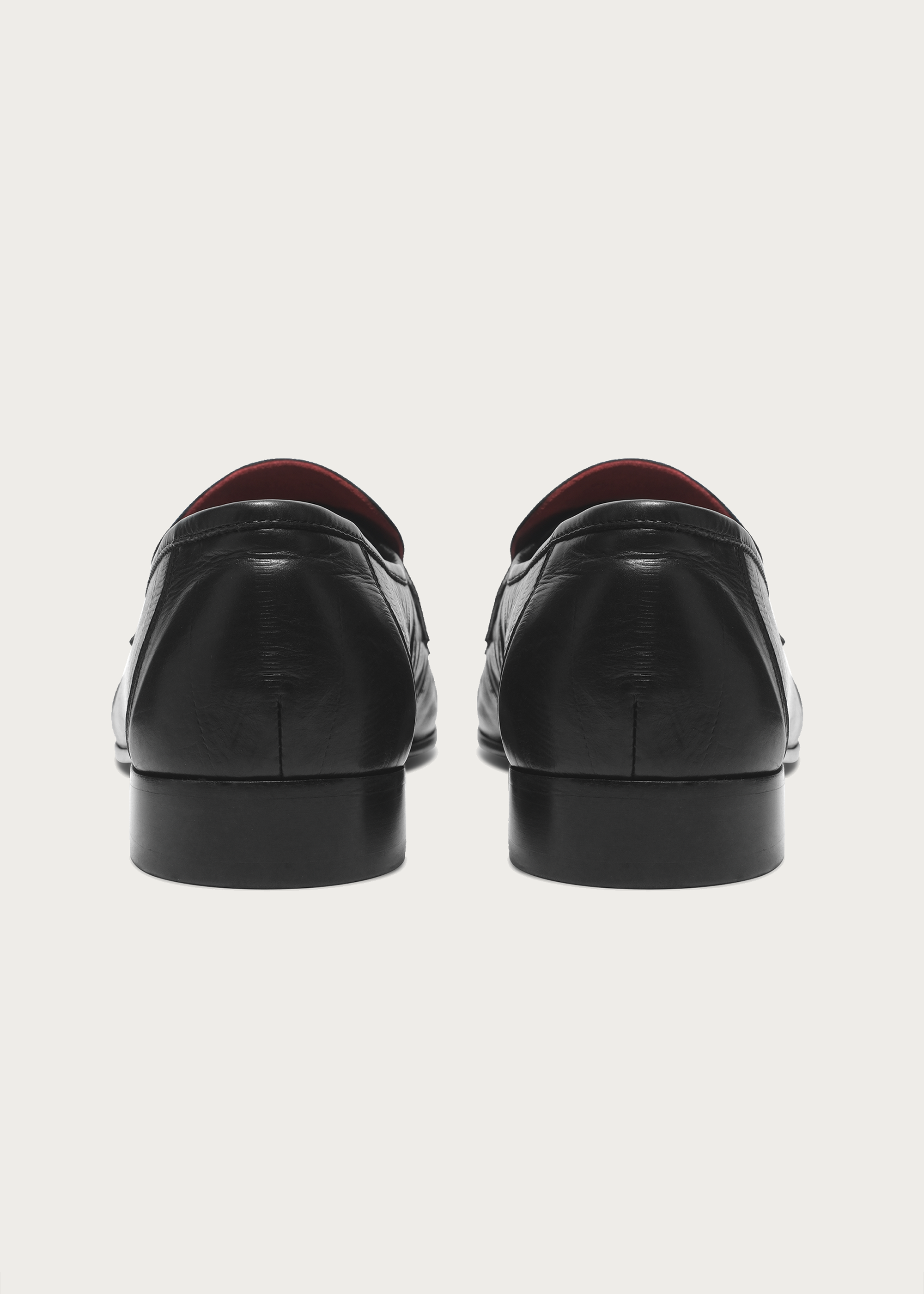 Loafers Vine-engraved Elegant black