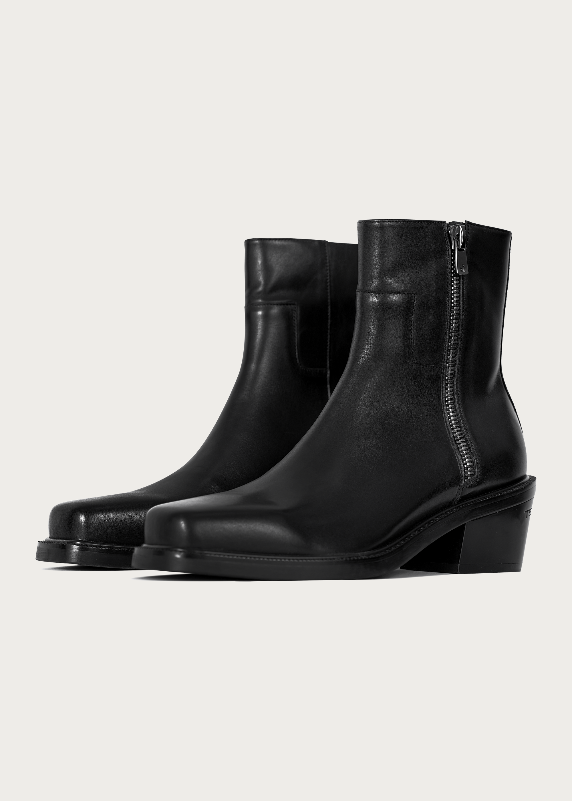 Chelsea boots Square-toe Black