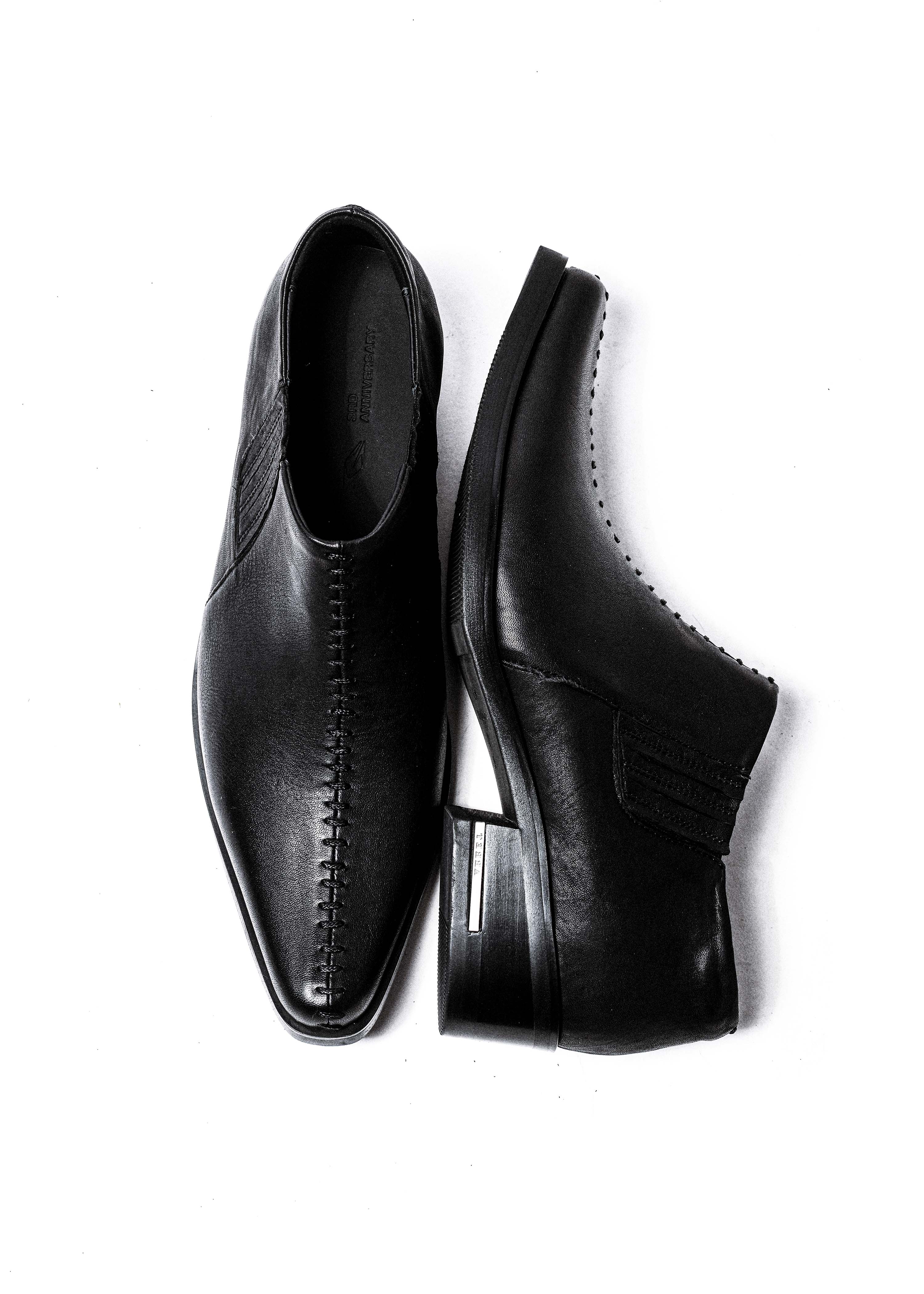 Front Stitch Leather Boots Black