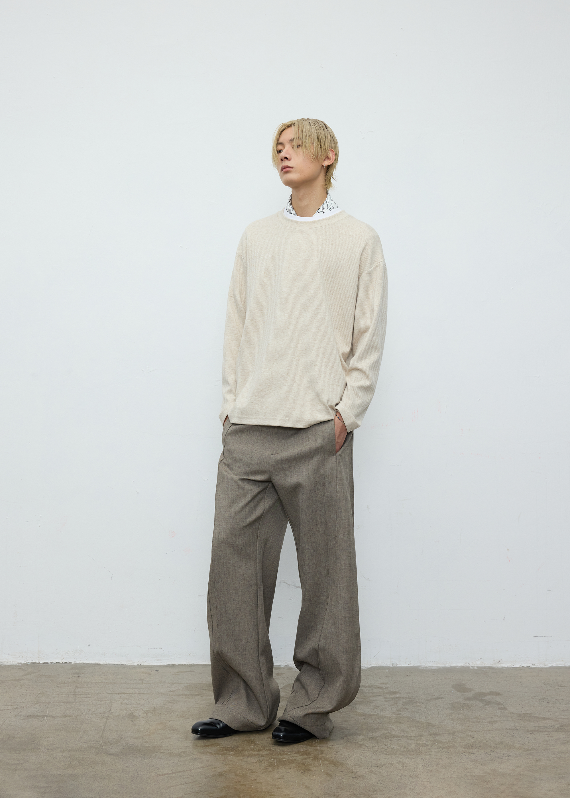 Three-dimensional quilted pleated design silhouette trousers Khaki