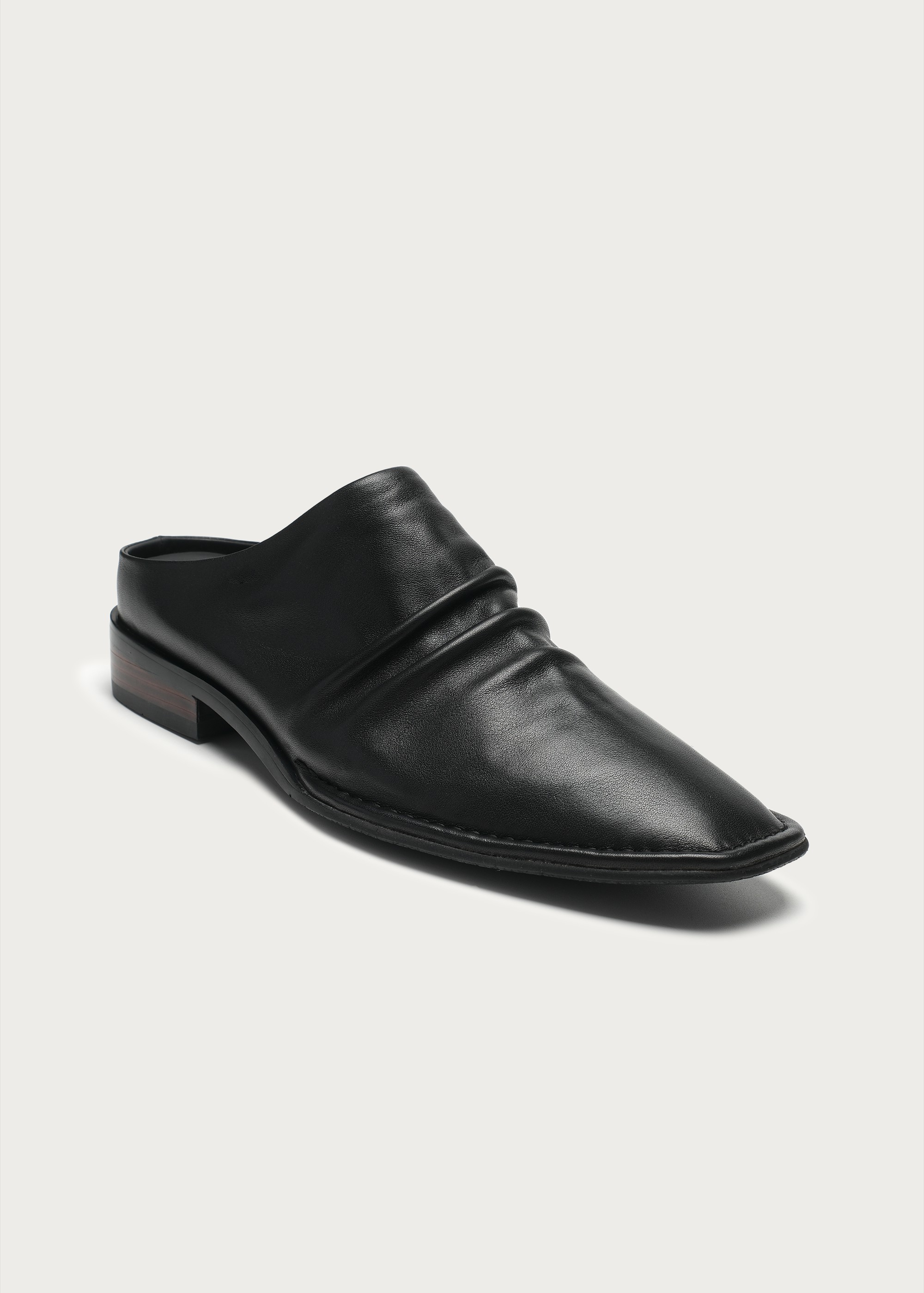 Riven Wrinkle Leather Mules Black