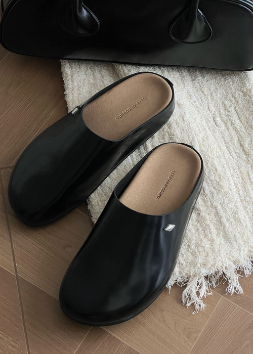 Star Emblem 3.0 Glossy Leather Clogs Black