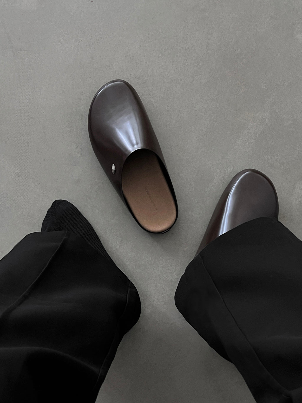 Star Emblem 3.0 Glossy Leather Clogs Brown