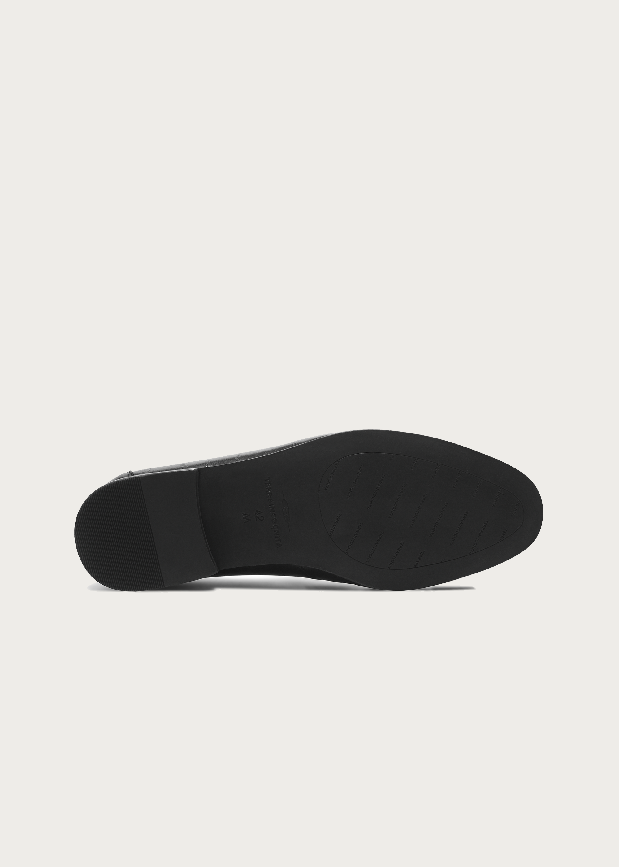 Loafers Vine-engraved Elegant black