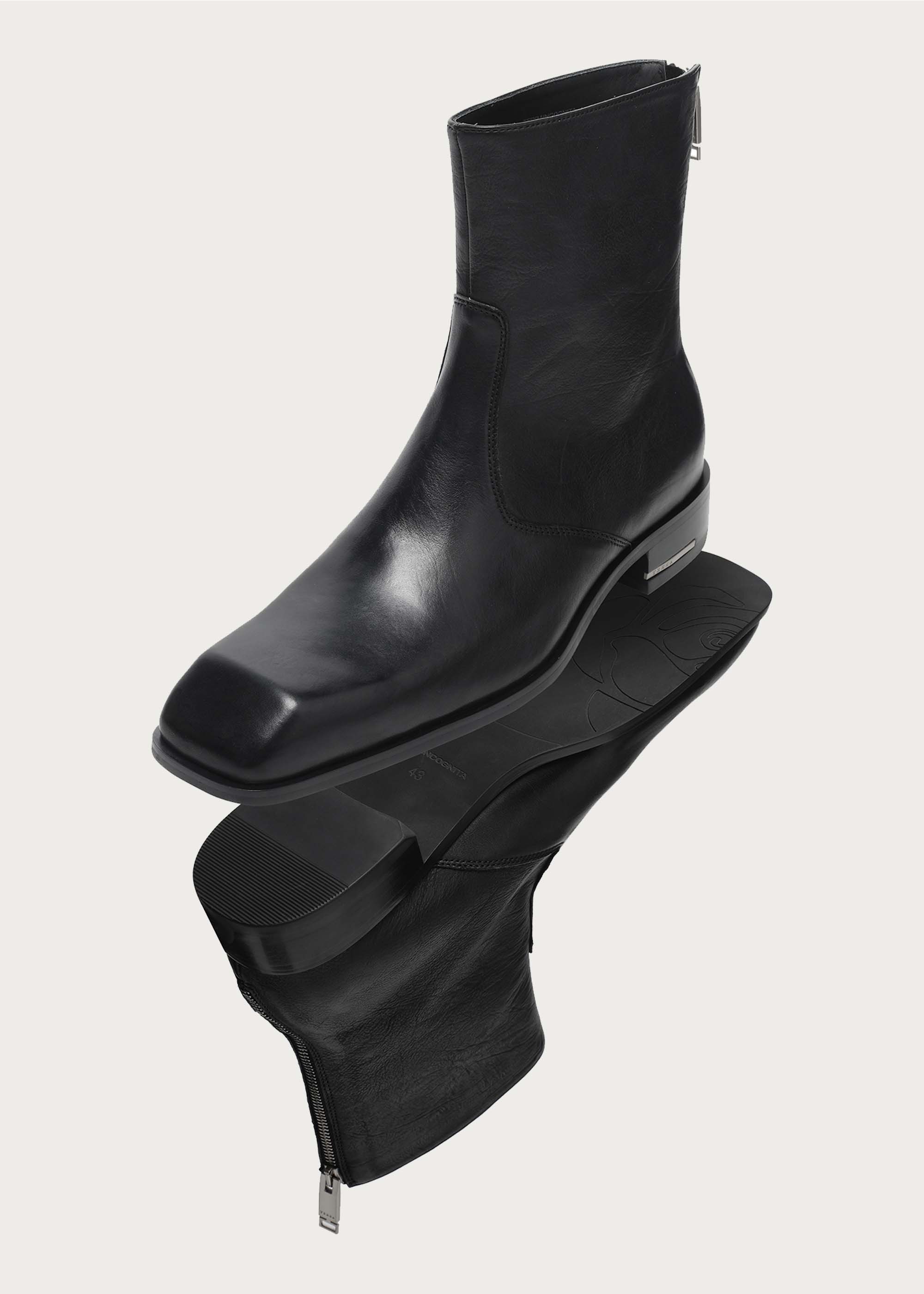 Beveled Square-toe Horsehide Ankle boots Black