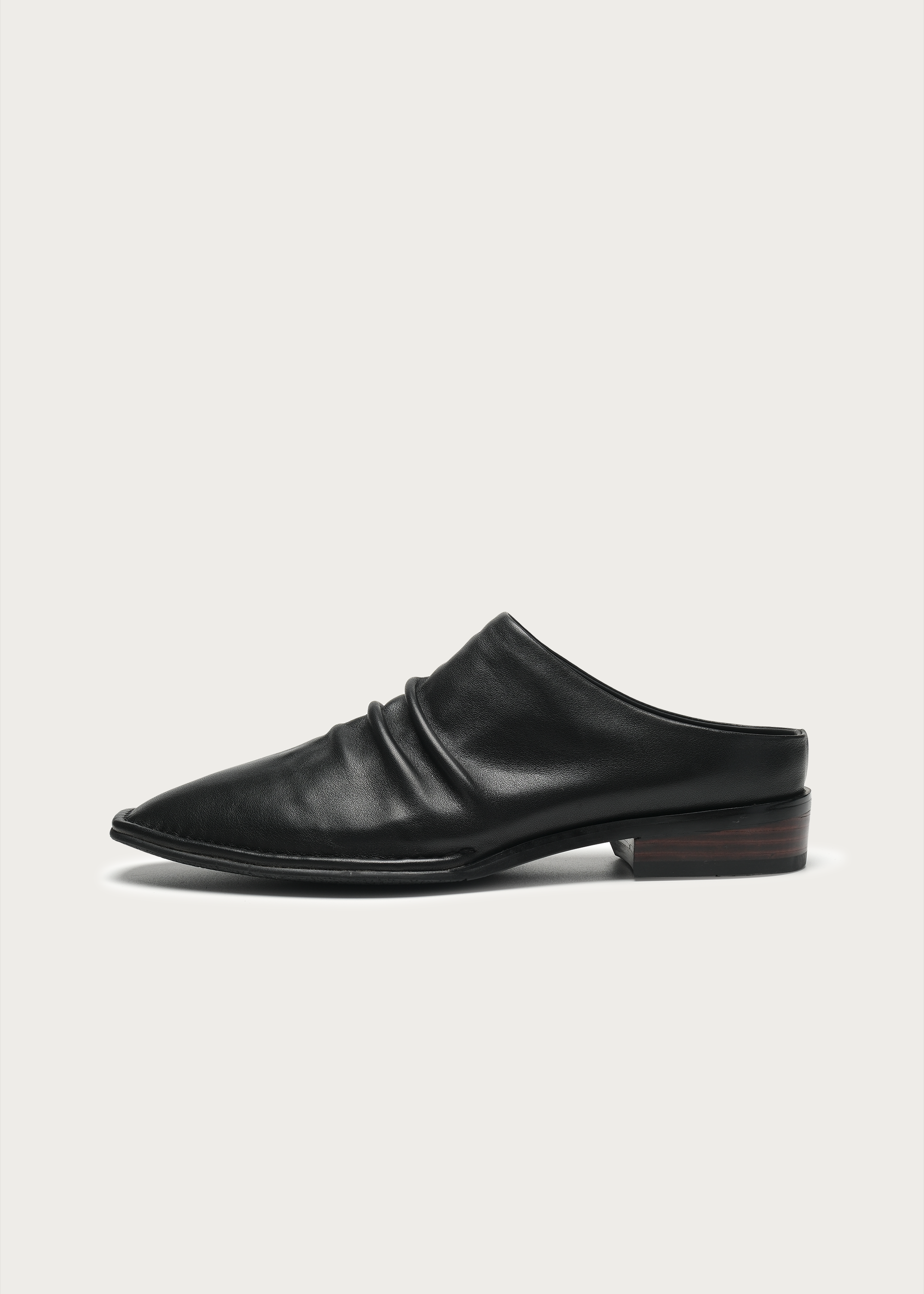 Riven Wrinkle Leather Mules Black