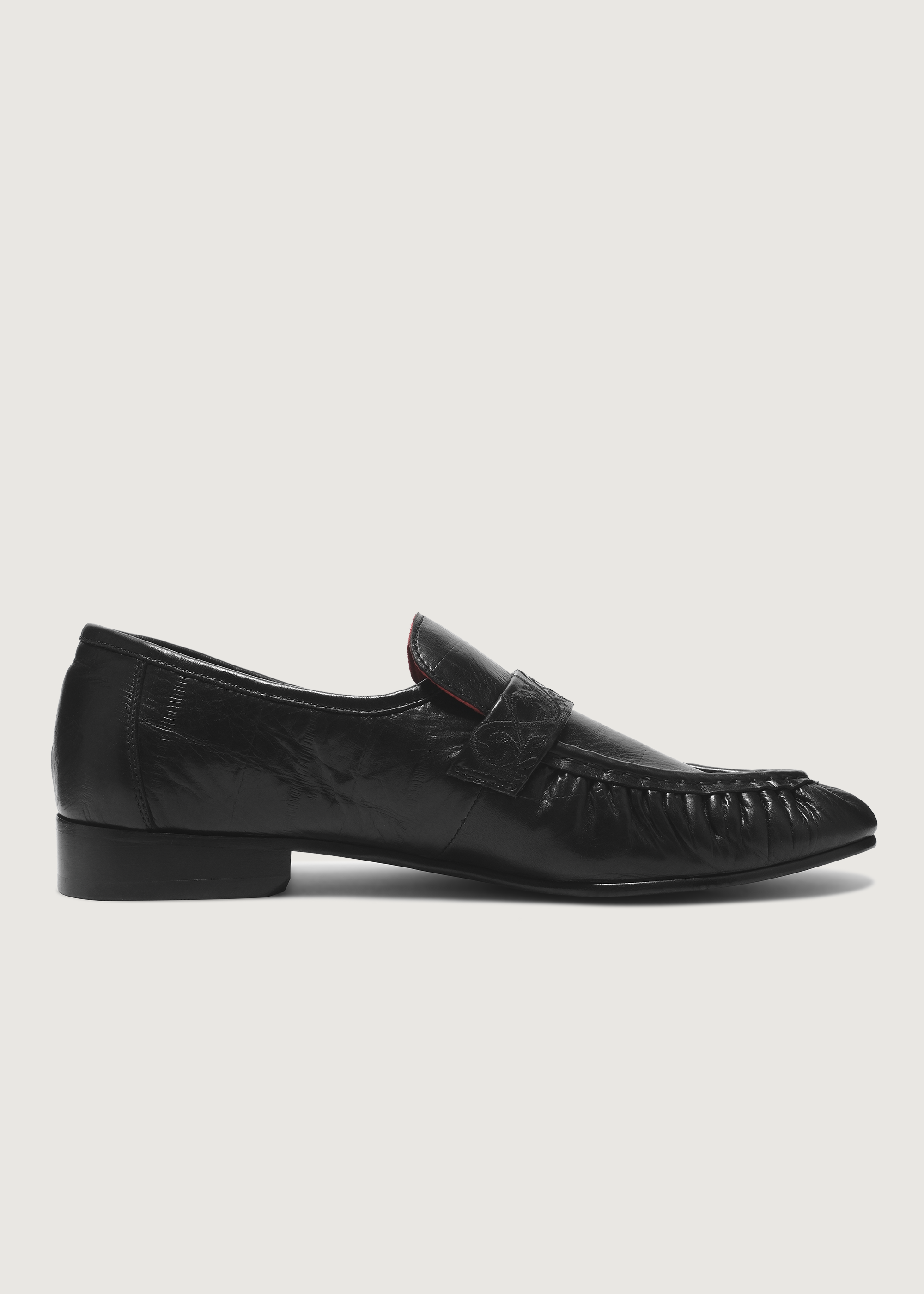 Loafers Vine-engraved Elegant black