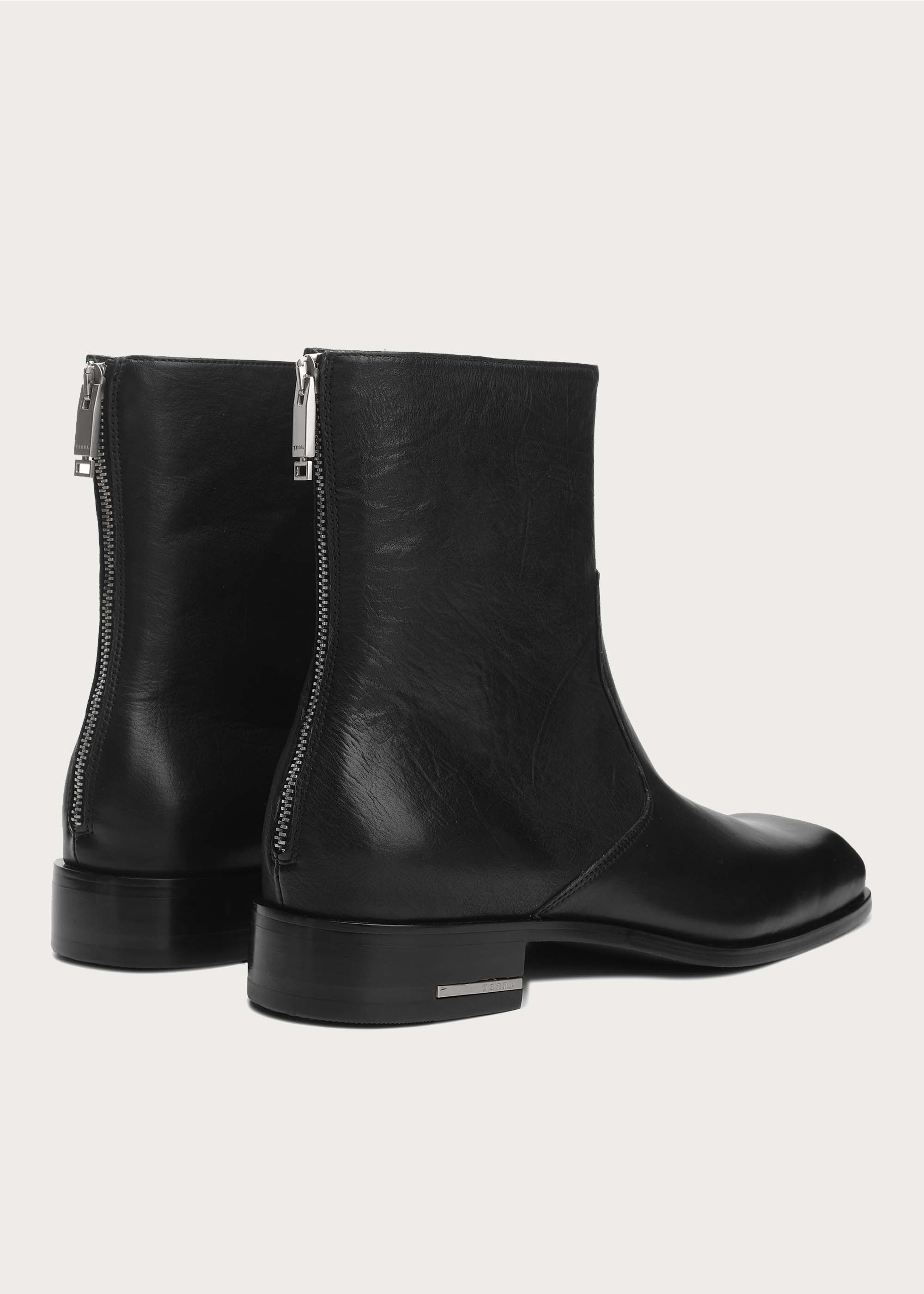 Beveled Square-toe Horsehide Ankle boots Black