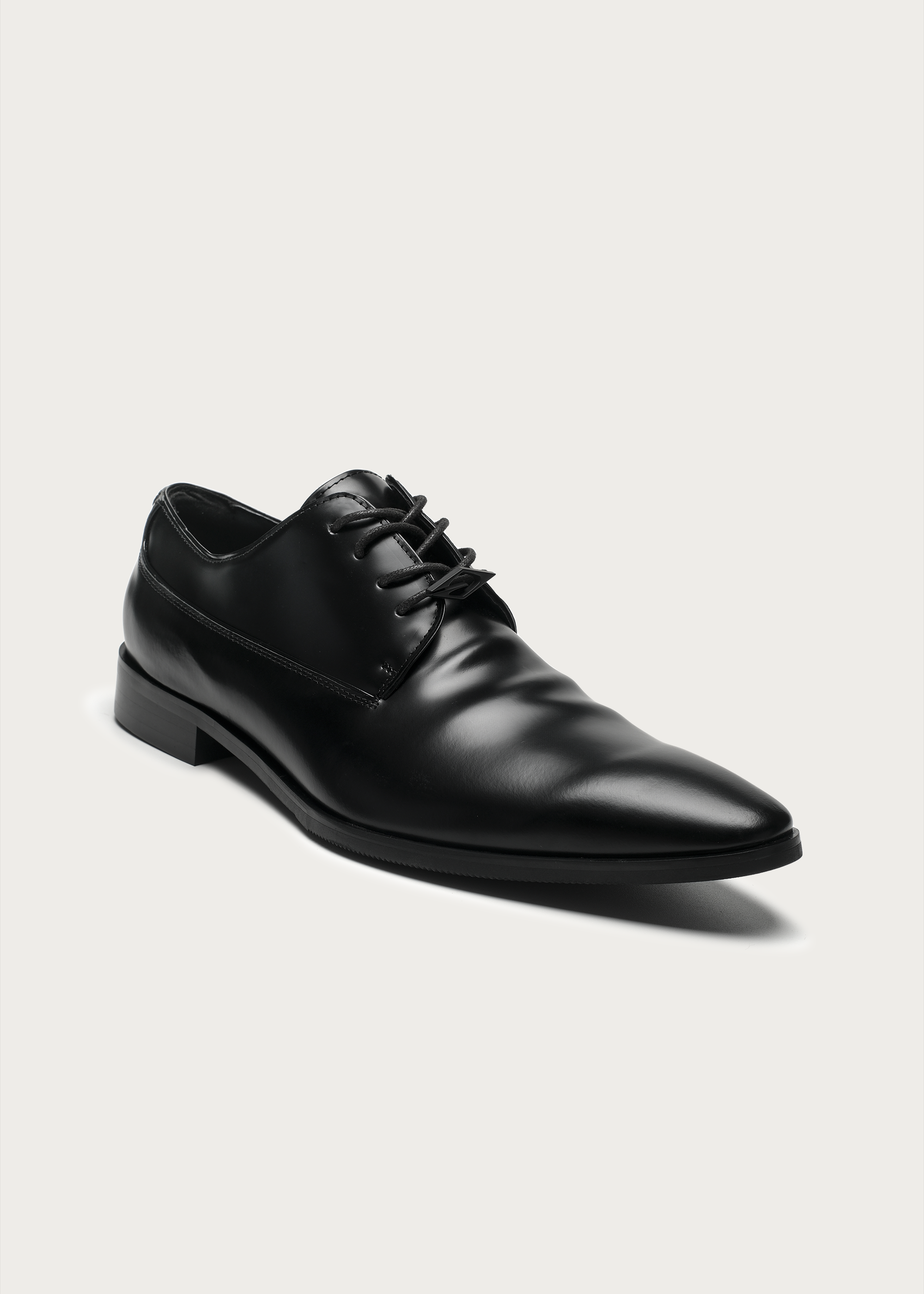 Riven Wrinkle-Texture Derby Shoes Black
