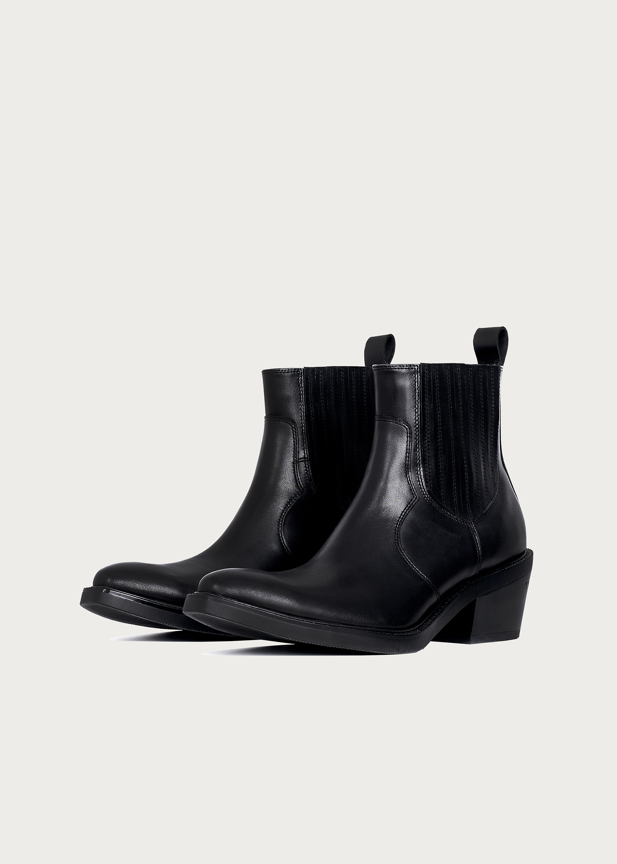 Chelsea boots Pointed-toe Calfskin Obsidian black
