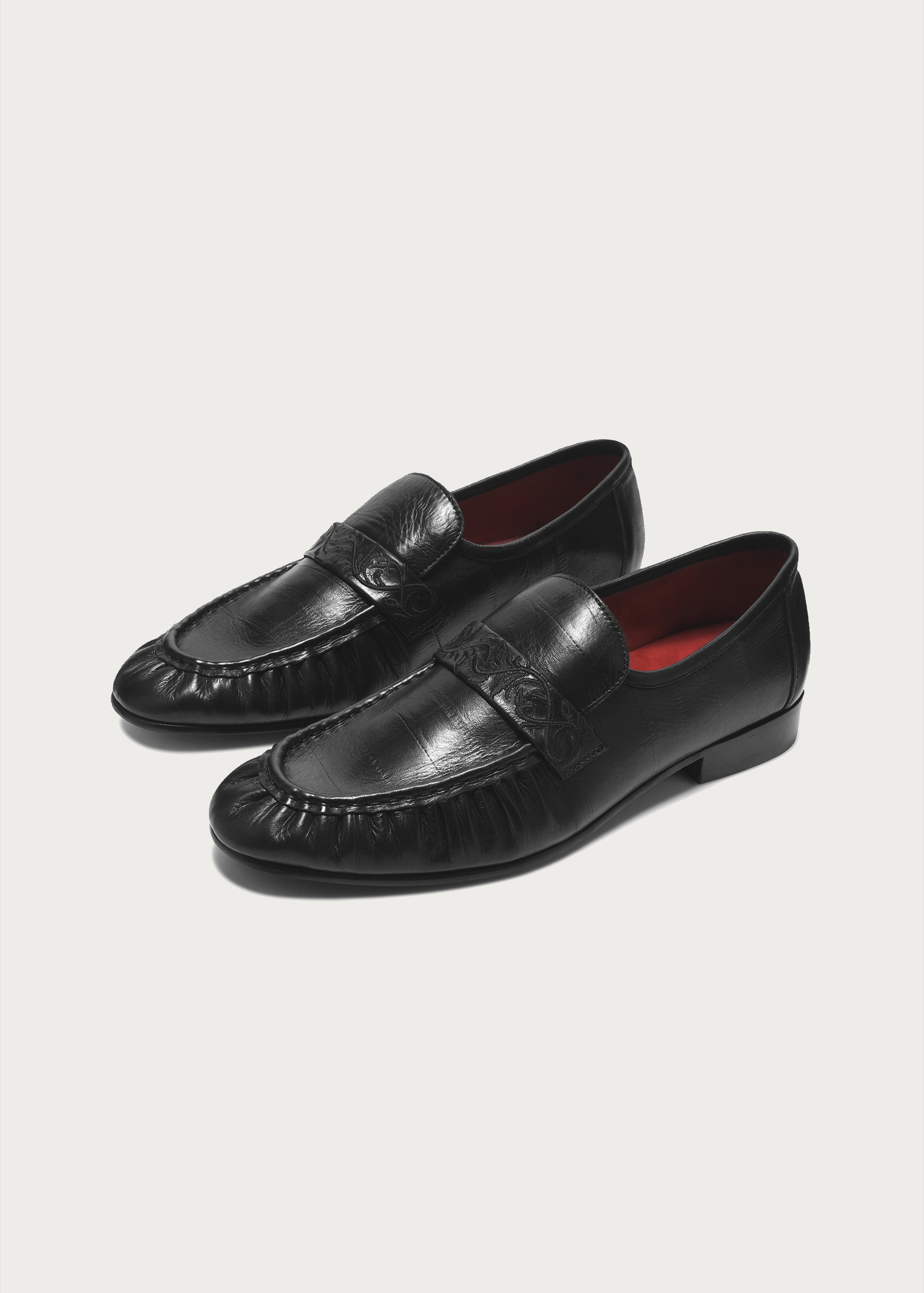 Loafers Vine-engraved Elegant black