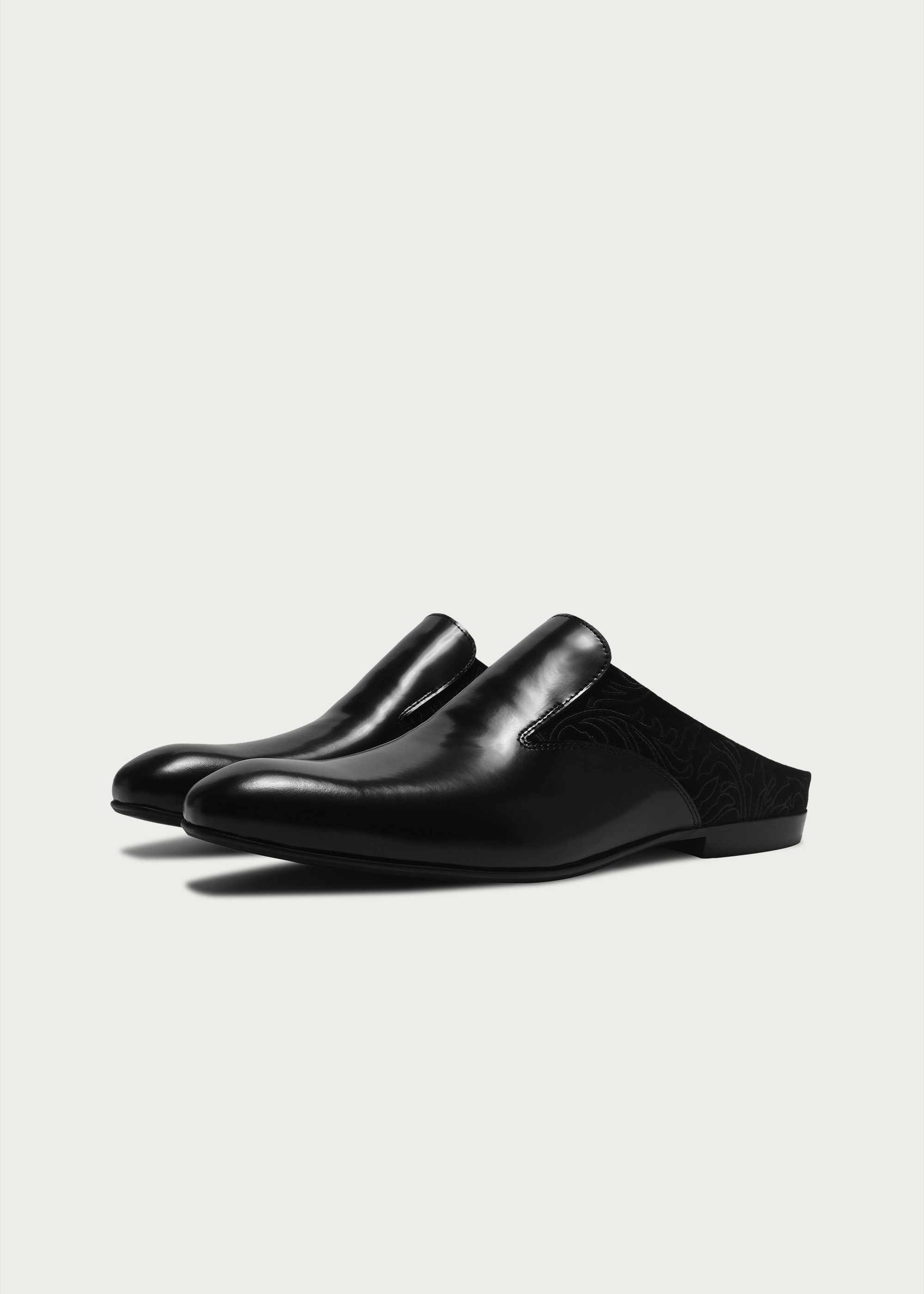 Mules Flower-patterned Pointed Black