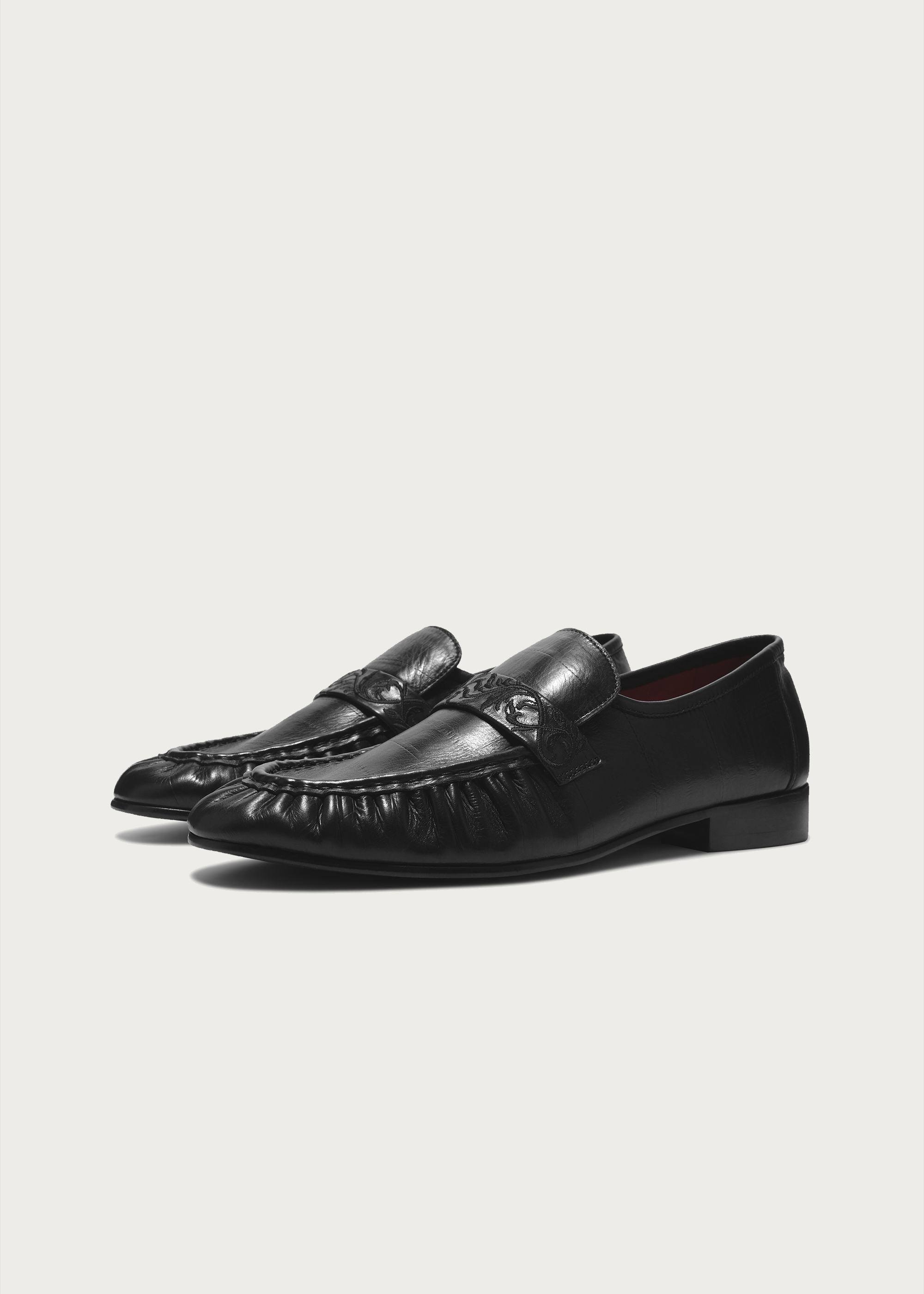Loafers Vine-engraved Elegant black