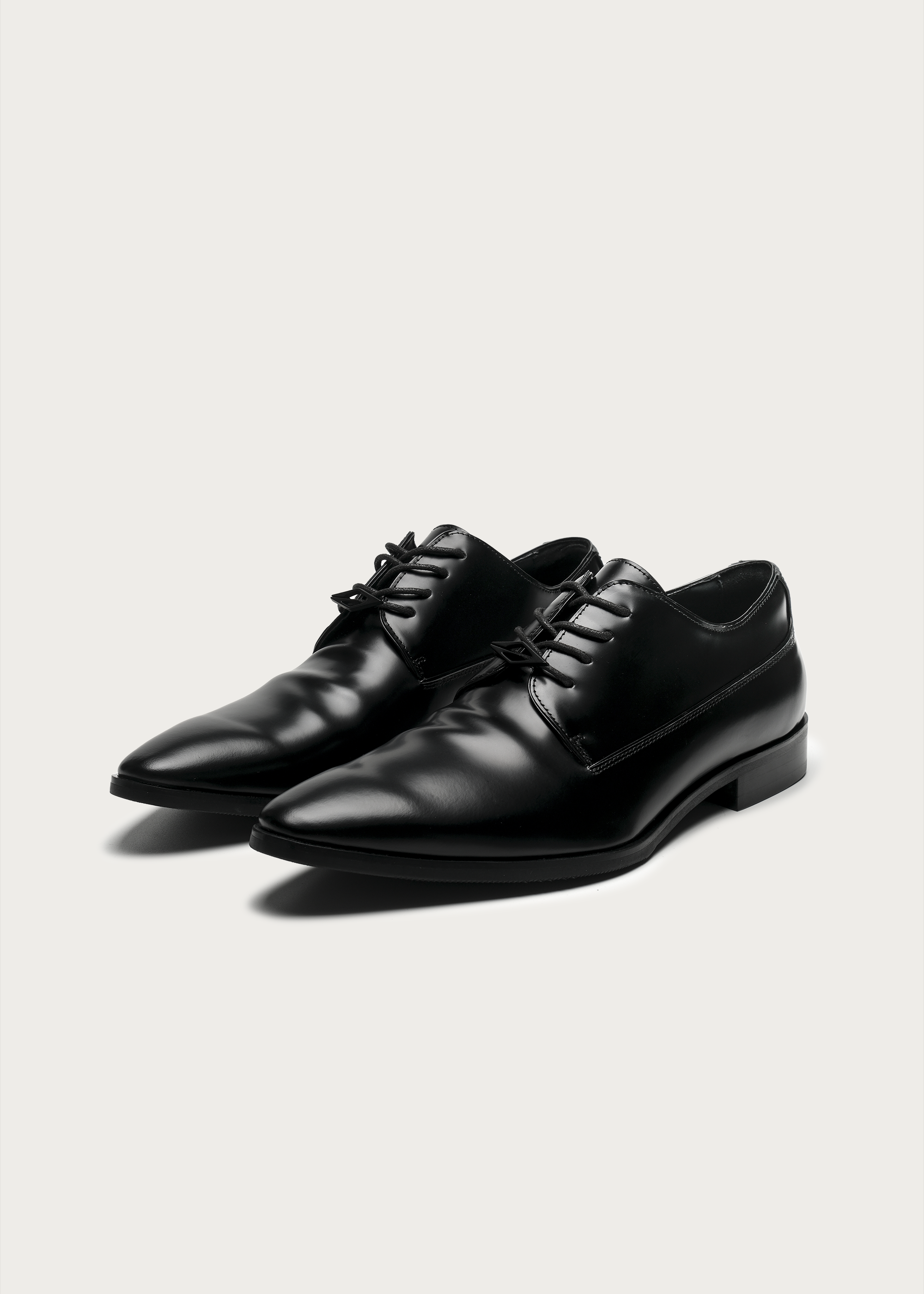 Riven Wrinkle-Texture Derby Shoes Black