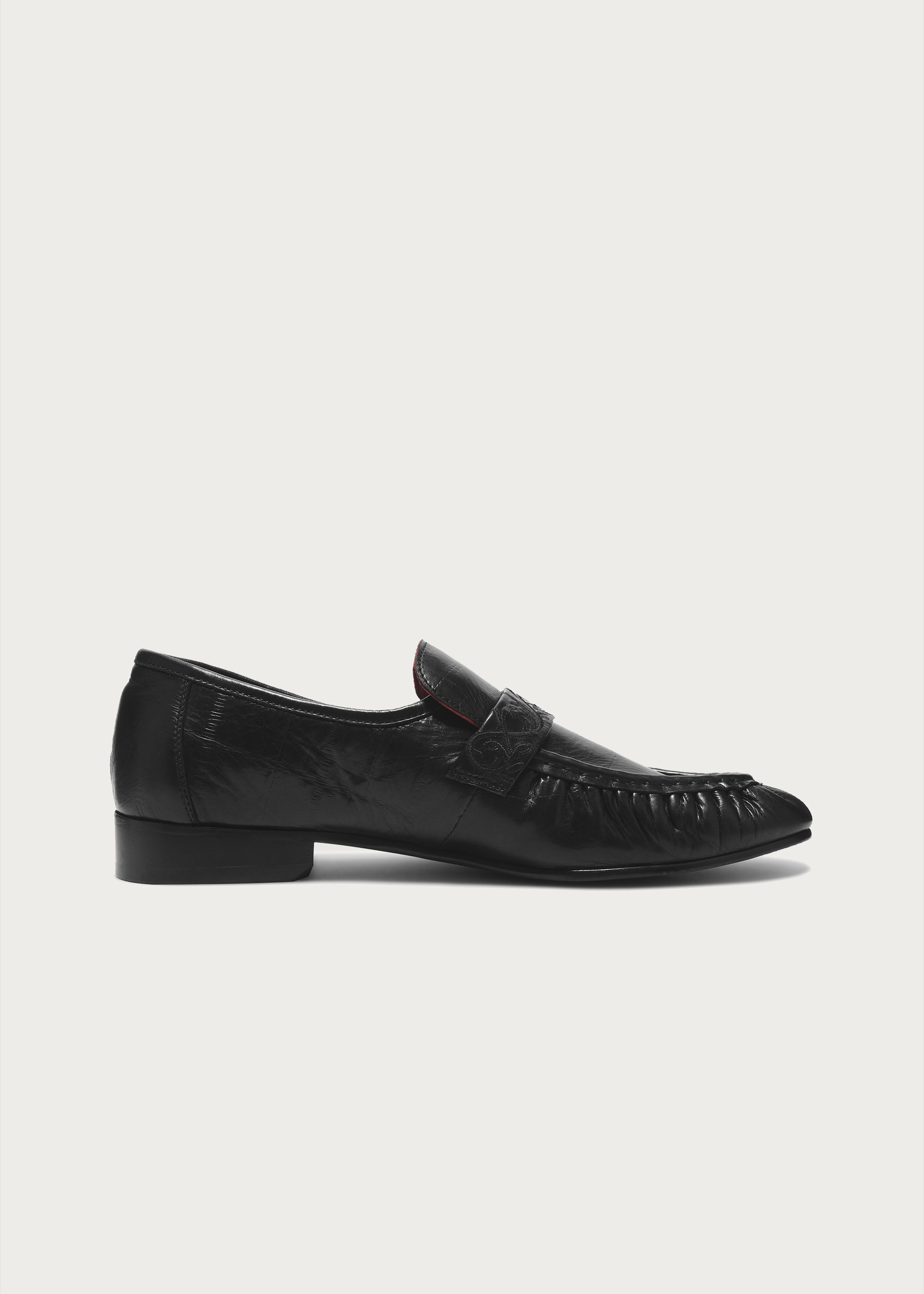 Loafers Vine-engraved Elegant black
