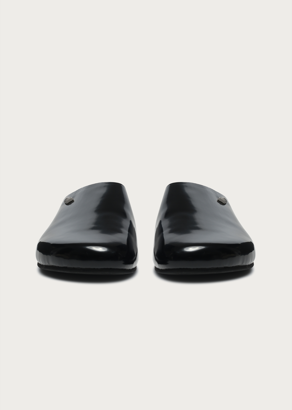 Star Emblem 3.0 Glossy Leather Clogs Black