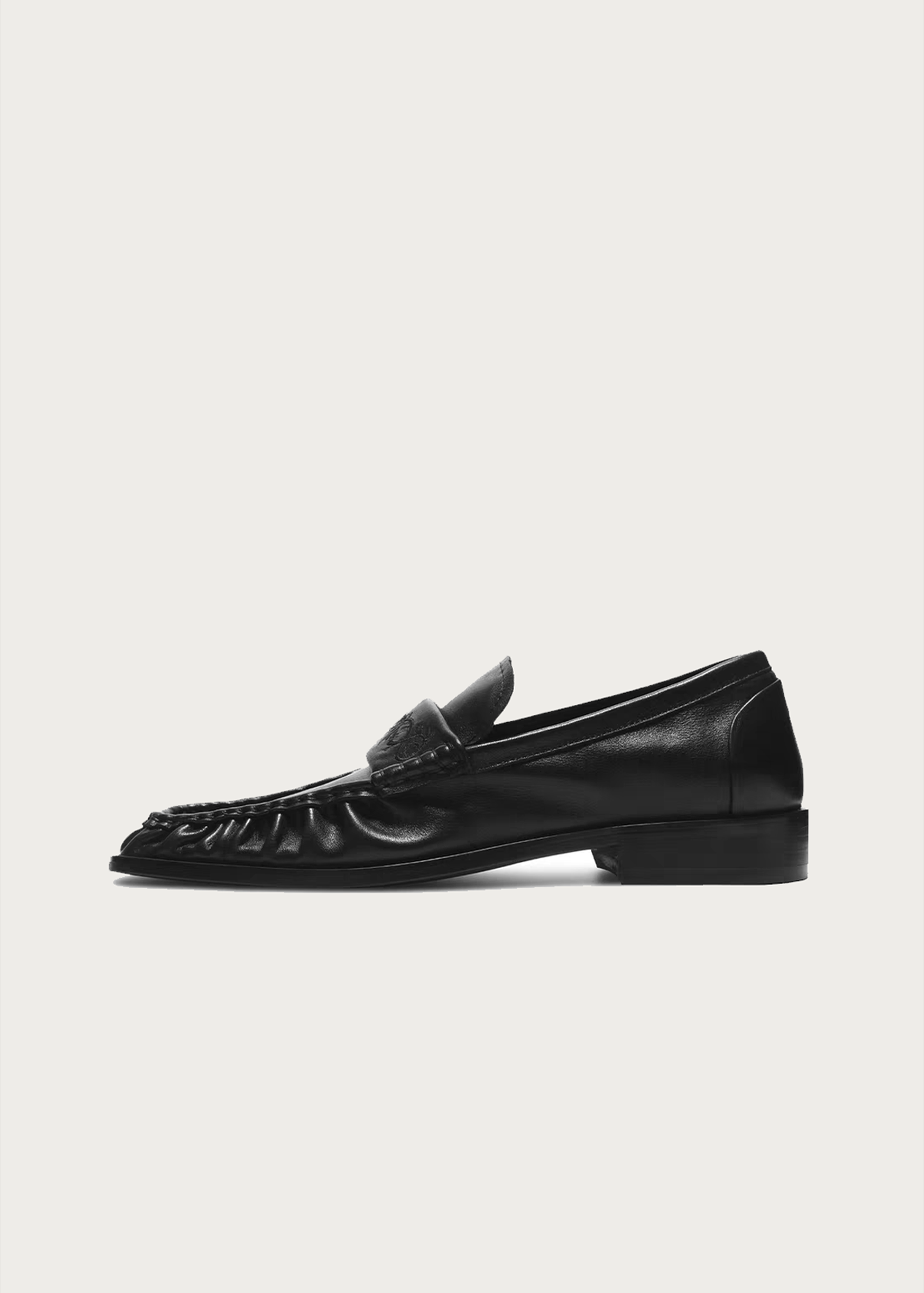Square-Toe Vine-Engraved Loafers Elegant Black