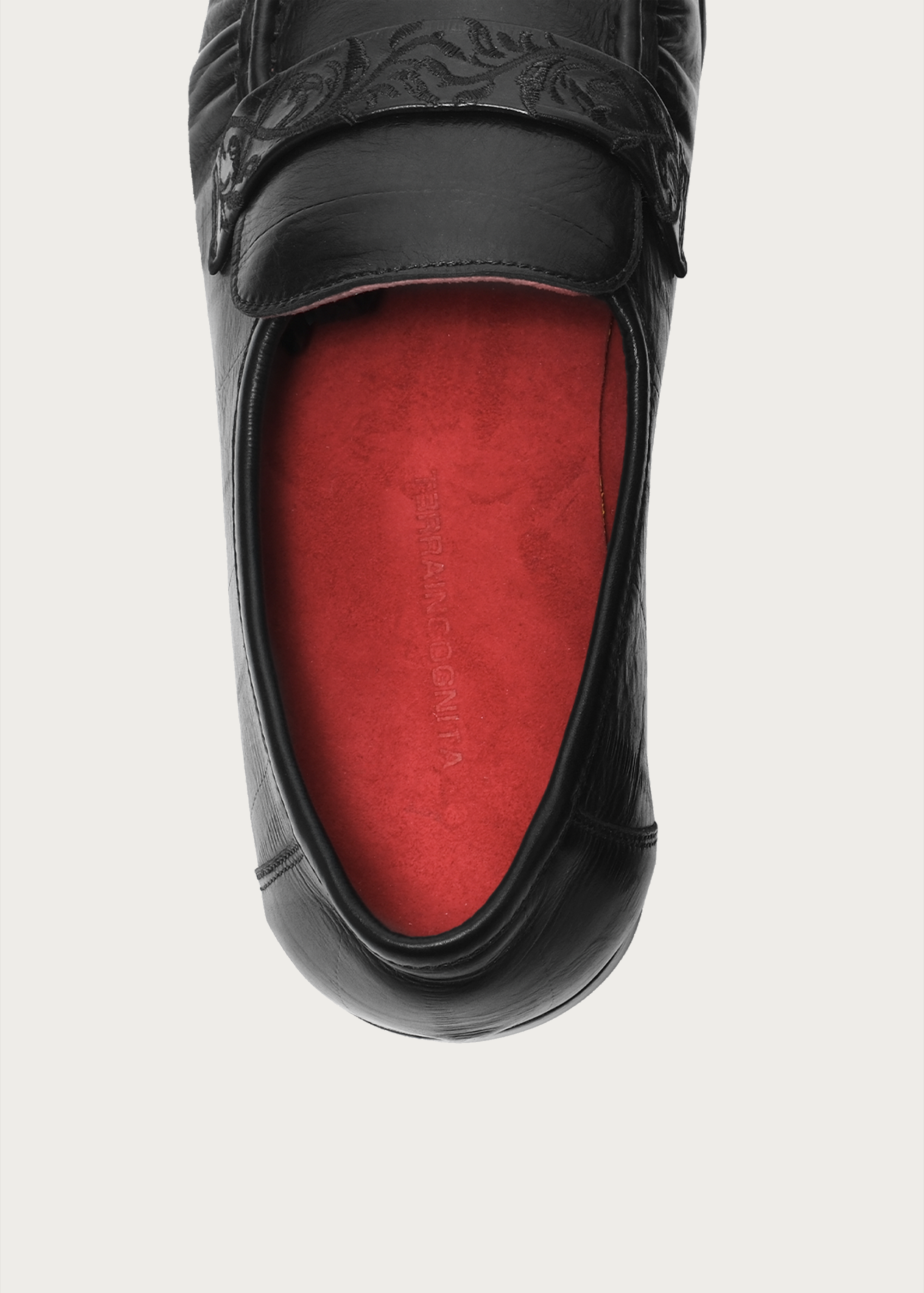 Loafers Vine-engraved Elegant black