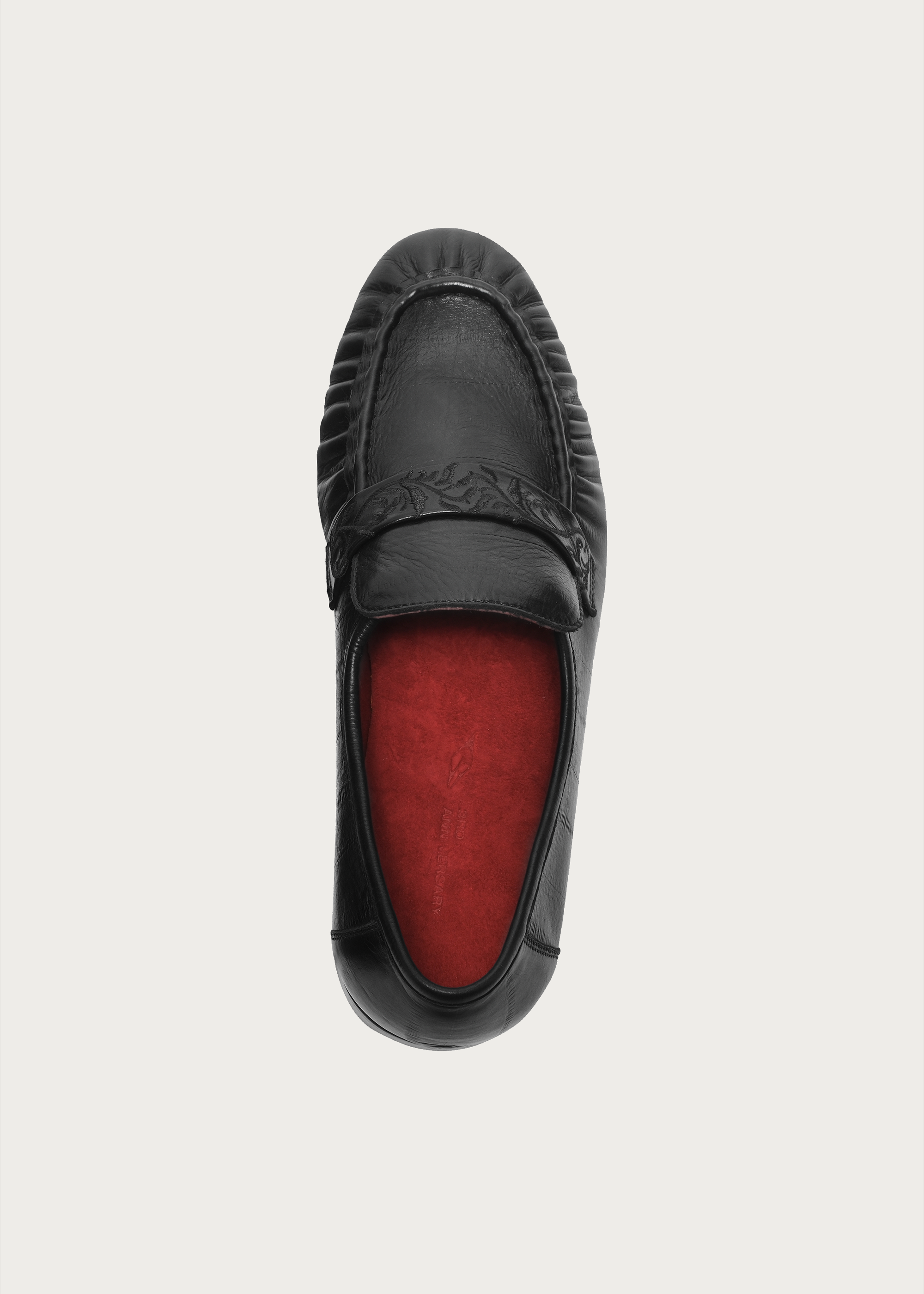 Loafers Vine-engraved Elegant black