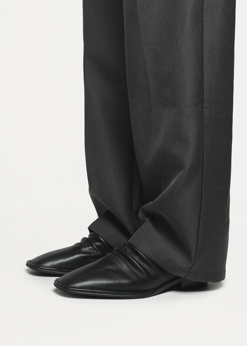 Riven Wrinkle Leather Mules Black