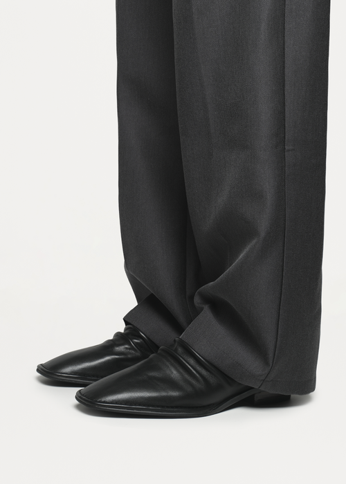 Riven Wrinkle Leather Mules Black