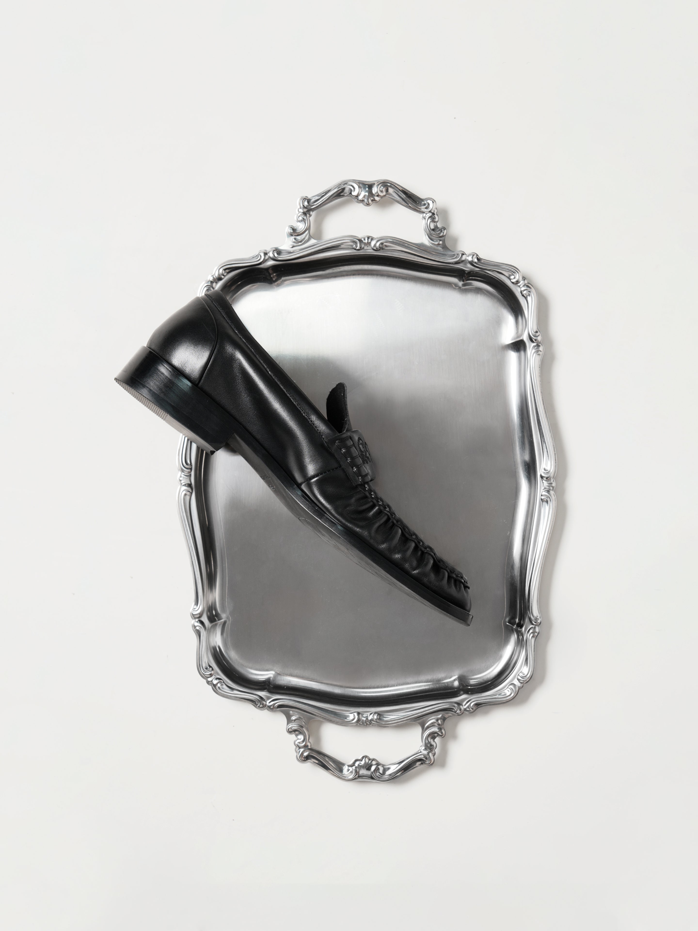 Loafers Square-toe Vine-engraved Elegant black