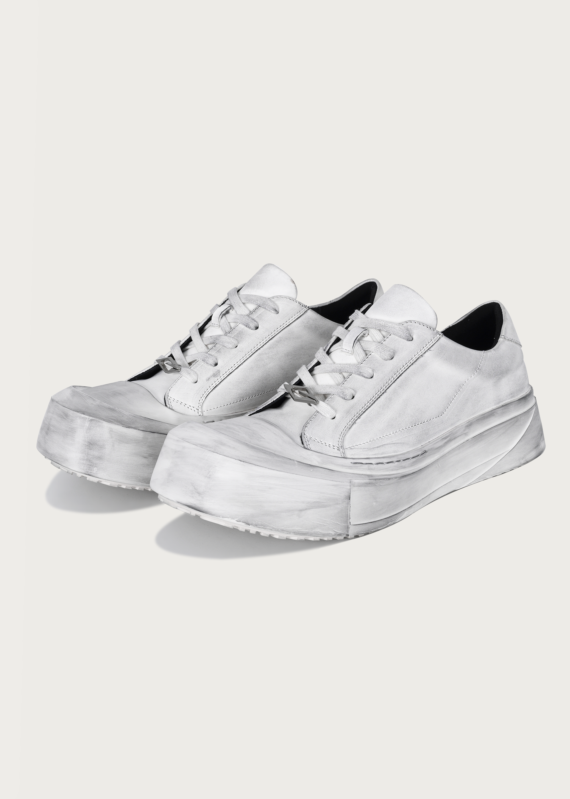 Lake moon skateboard shoes Dirty white