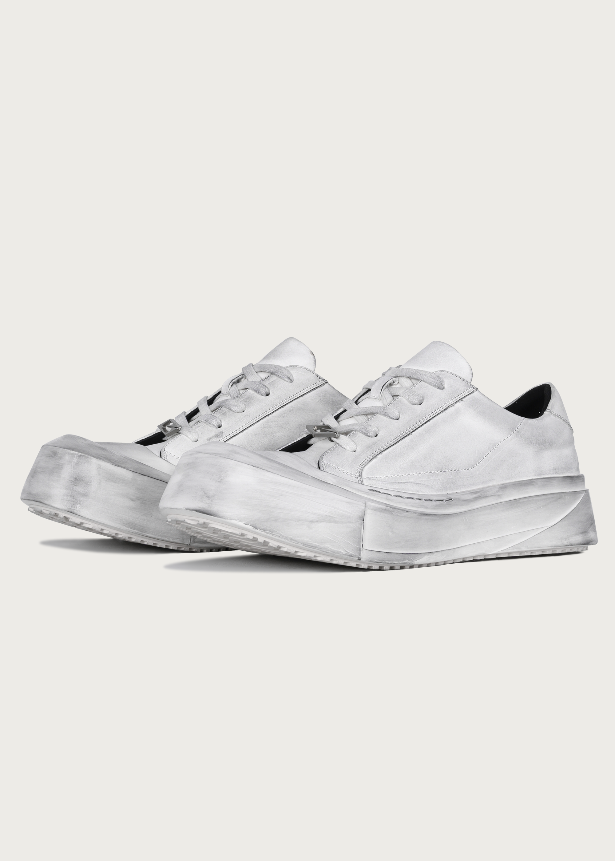 Lake moon skateboard shoes Dirty white