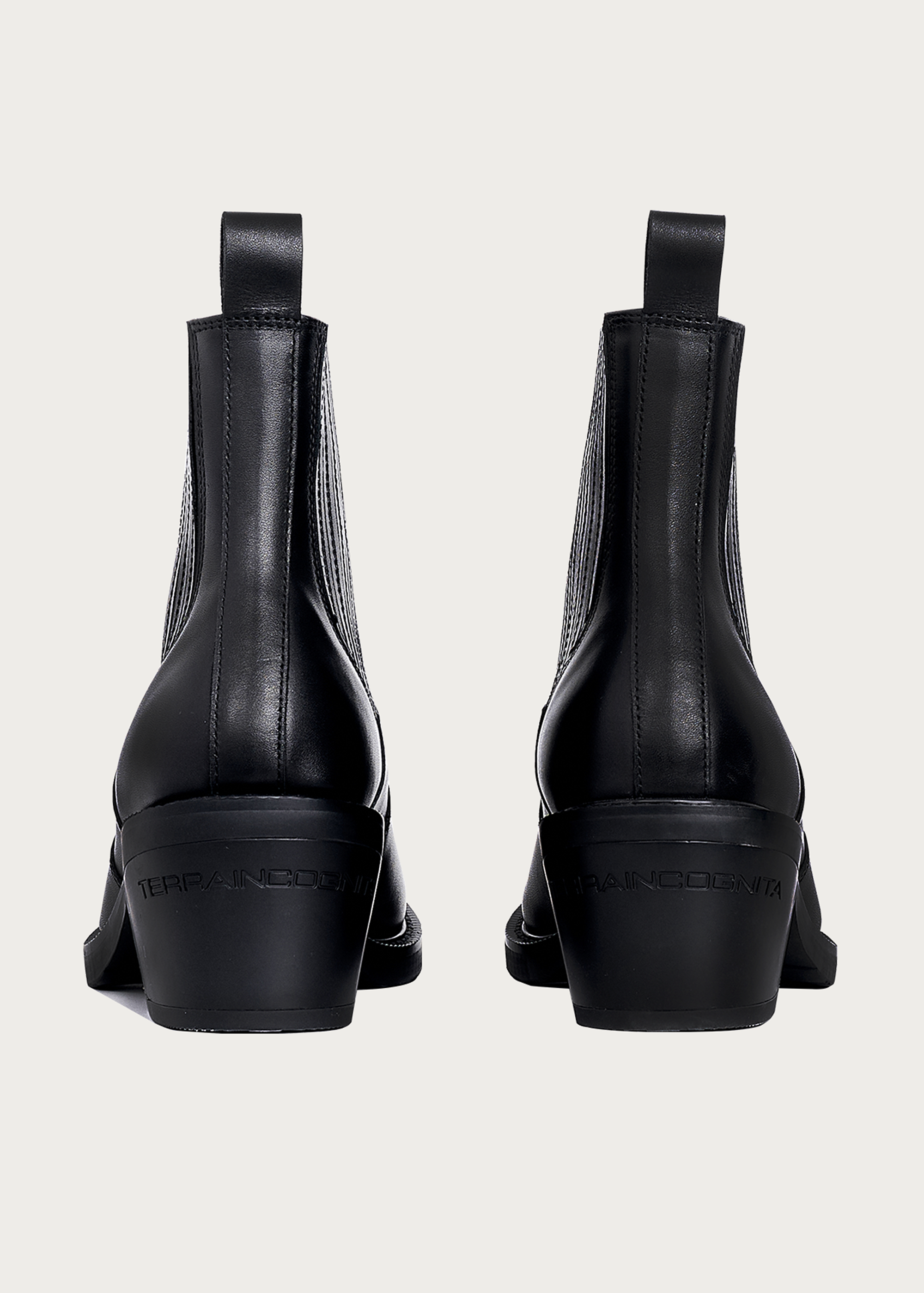 Chelsea boots Pointed-toe Calfskin Obsidian black