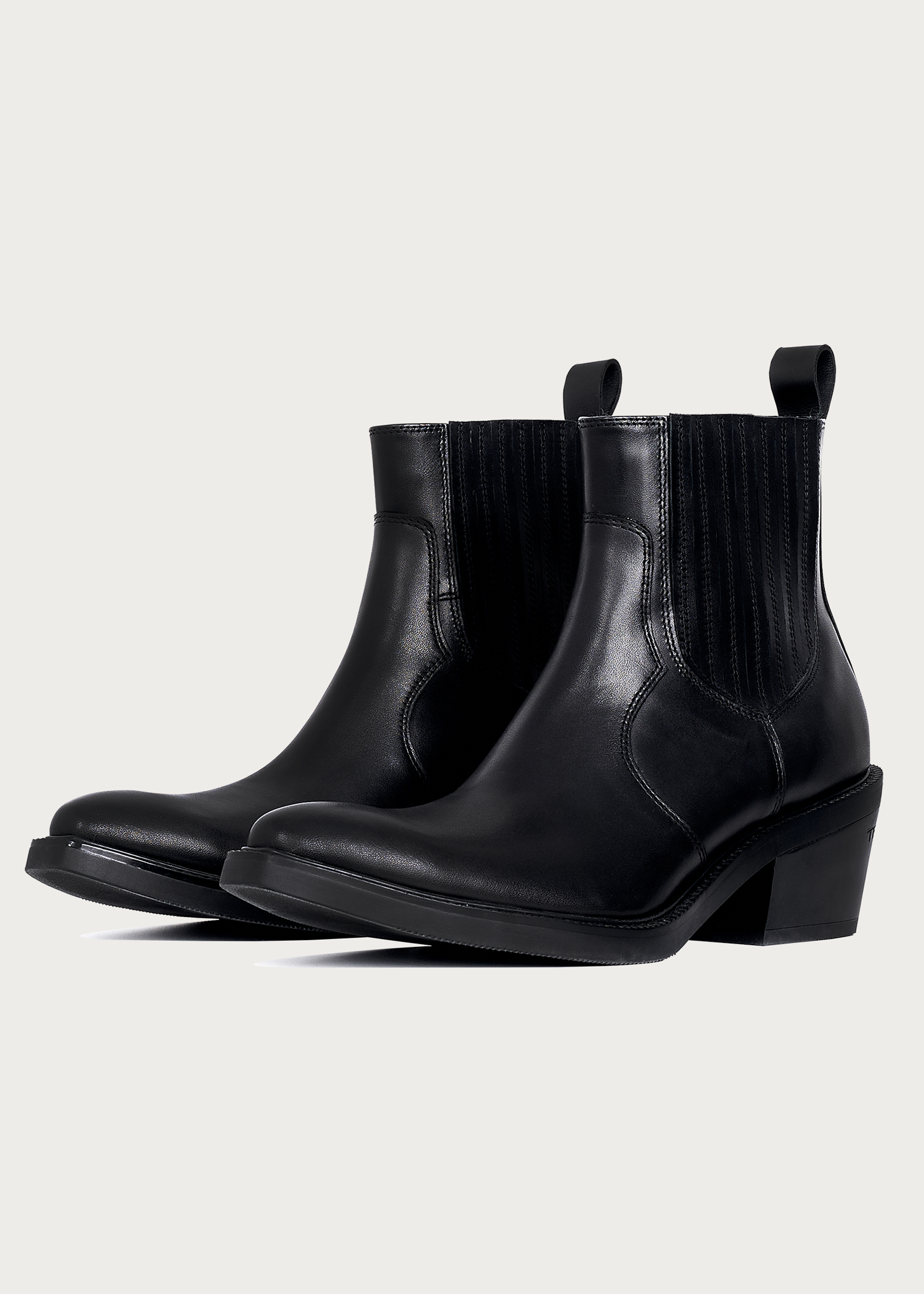 Chelsea boots Pointed-toe Calfskin Obsidian black